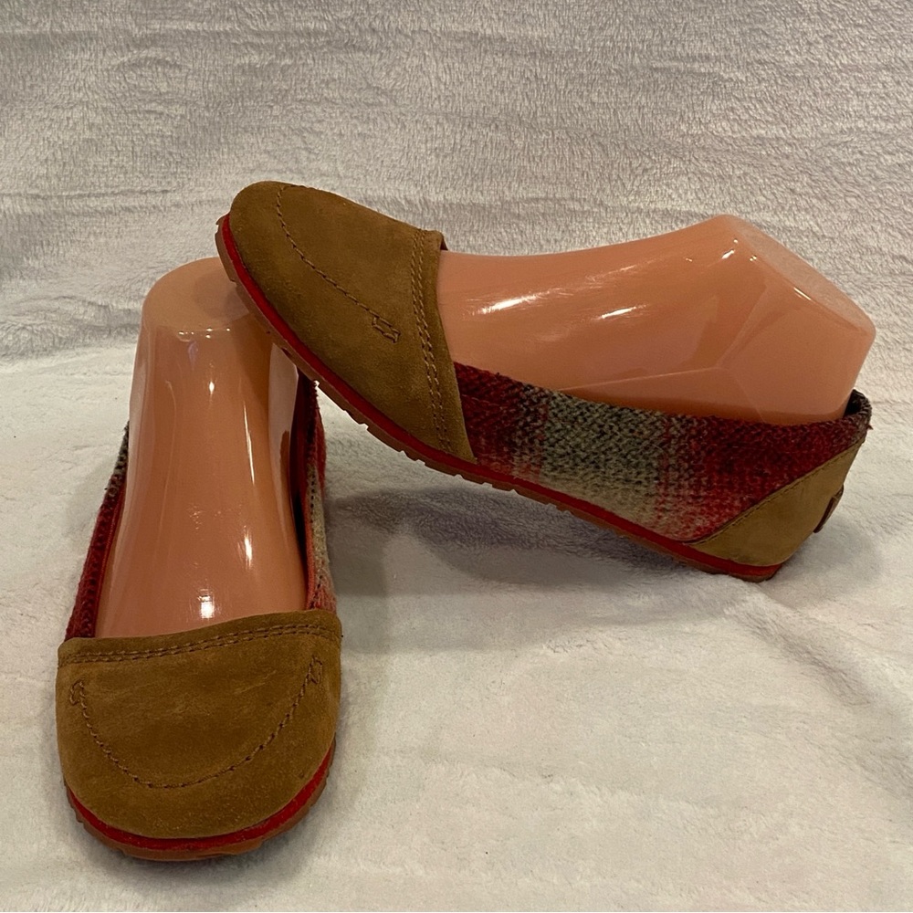 Sorel Yaquine Slip-on Moccasins Mocs Flats Loafers Suede & Fabric Size 7 EUC